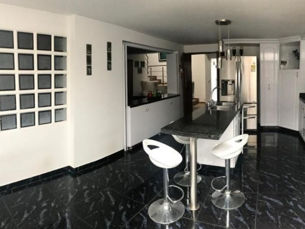 Casa de 6 alcobas en venta en Modelia Occidental, Bogotá, 236 m² · foto 18 de 20