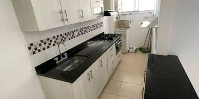 Apartamento en Calasanz, ubicado en unidad cerrada, con un área de 80 m². Cuenta con 3 alcobas, 2 baños, parqueadero y excelentes zonas comunes. Sector tranquilo y residencial, cerca de la Avenida 80, lo que ofrece fácil acceso y buena movilidad.