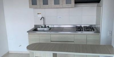 Apartamento en venta ubicado en sector de apartamento de 68 mts, cuenta con 3 habitaciones,  2 baños  sala comedor,cocina integral, zona de ropas, balcón ,1 parqueadero y cuarto útil 
447-13468
