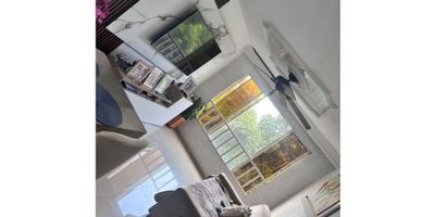 VENTA APARTAMENTO PALOMITAS CAÑAVERAL COD:1106


▪️ÁREA : 74 M2.
▪️CONJUNTO CERRADO .
▪️PISO 4 
▪️3 ALCOBAS CON CLOSET .
▪️2 BAÑOS .
▪️SALA , COMEDOR .
▪️COCINA INTEGRAL .
▪️ZONA DE ROPAS .
▪️PARQUEADERO COMUNAL

ZONA SOCIAL : 2 PISCINAS , BBQ , GIMNASIO , SALON SOCIAL , CANCHA MULTIPLE , JUEGOS INFANTILES, VIGILANCIA 24 HORAS 


▪️ADMINISTRACION :$ 220 MIL PESOS .
▪️LIBRE DE DEUDAS .
▪️ PRECIO : $ 260 MILLONES.

INFORMES: 3015948700 - 3003681081
