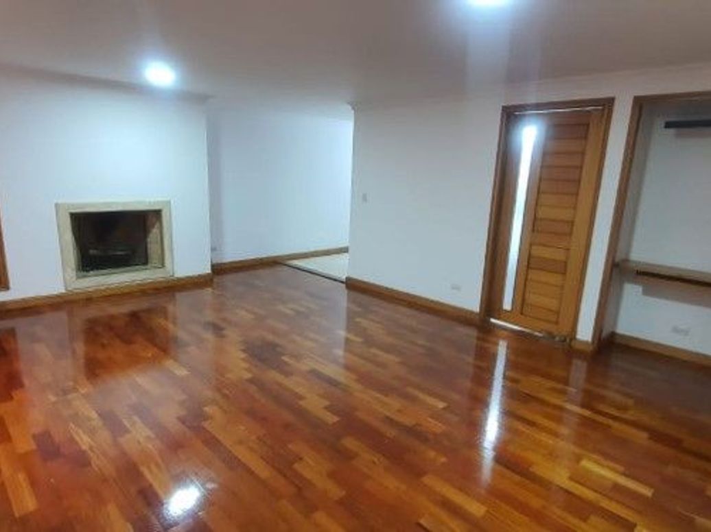 Apartamento de 3 alcobas en venta en Chico Norte Et. Iii, Bogotá, 140 m² · foto 2 de 15