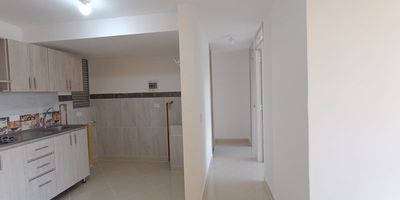 Codigo 29200. Apartamento en arriendo ubicado en La Estrella sector La Inmaculada 1Características* 2 habitaciones (principal con baño privado)* 2 baños* Salón–comedor* Cocina abierta integral (sin campana)* Mesón en acero inoxidable* Zona de ropas* Balcón* Red de gas* Servicios públicos* Área total: 48 m²* Piso 7* Estrato 3* Acabados en cerámicaDescripciónEstrena un apartamento moderno y funcional, un proyecto con excelente oferta de zonas sociales y una ubicación estratégica en La Inmaculada, cercano a comercio, servicios y vías de acceso de La Estrella.El inmueble cuenta con una zona social integrada con balcón, ideal para disfrutar de un ambiente fresco e iluminado. La habitación principal dispone de clóset y baño privado; la distribución práctica permite aprovechar cada metro. La cocina abierta incorpora mesón en acero inoxidable y red de gas, perfecta para quienes buscan practicidad y facilidad de mantenimiento.El apartamento incluye zona de ropas independiente, 2 baños completos y todos los servicios públicos. Una opción ideal en el sector inmobiliario de La Estrella para quienes desean su primer hogar o buscan una propiedad de fácil renta.Entorno* Cerca de Tiendas D1* A pocos minutos del Colegio Canadiense* Sector residencial con comercio, transporte y zonas verdesZonas comunesPortería 24 horas, parque infantil, cancha, zona BBQ, piscina para adultos y niños, zonas verdes.NotaCanon: $1.400.000 Inmueble nuevo. La unidad cuenta con 2 ascensores por torre. Acepta mascotas.