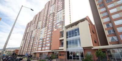Hermoso apartamento de 1 alcoba para estrenar, ubicado en el conjunto residencial Hacienda La Estancia Navarra, un proyecto moderno y tranquilo en el norte de Bogotá. El inmueble ofrece excelentes acabados, iluminación natural y una distribución funcional ideal para vivir cómodamente.  El apartamento cuenta con sala comedor, cocina con estufa de inducción y zona de lavandería, habitación con clóset y baño independiente. El conjunto ofrece vigilancia 24/7, salón social, gimnasio dotado,  lavandería comunal, parqueaderos para visitantes. La ubicación es estratégica, con acceso rápido a la Av. 19, Av. 9 y Calle 170, además de cercanía a centros comerciales como Santafé, Panamá y Palatino, supermercados (Éxito, Carulla, D1, Pricesmart), el Portal del Norte y múltiples rutas de transporte. Es una zona residencial tranquila, en constante valorización y con excelente calidad de vida.