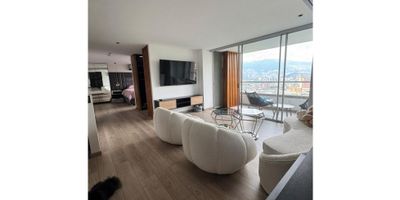 ARRIENDO APARTAESTUDIO AMOBLADO - LOMA SAN JULIAN 

Área 89 mts2 aproximadamente

Apartaestudio remodelado y Amoblado, cuenta con 1 alcoba independiente, Cocina equipada, Turco y jacuzzi, Aire acondicionado, balcón, Puerta principal de seguridad con chapa digital, Vista a la ciudad, Piso alto. tiene 1 Parqueadero y Cuarto útil. 

Unidad completa, portería 24 horas

INMOBILIARIA J URIBE
