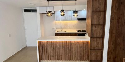 
? Descubre este increíble apartamento en el piso 11 del exclusivo Conjunto Residencial San lucasLa Quinta ?

Con acabados de alta calidad y un diseño que prioriza tu comodidad, este apartamento es el lugar ideal para disfrutar de un estilo de vida moderno, funcional y lleno de tranquilidad.

Características del apartamento:

?️ 3 habitaciones: incluyendo la habitación principal con closets.
?️ Luminosa sala-comedor: Con acceso a un balcón que ofrece una vista espectacular y excelente ventilación.
? Cocina integral: Equipada con acabados modernos, lista para tus mejores recetas.
? Zona de ropas: Con lavadero 
? 2 baños completos: Baño social y baño privado con divisiones en vidrio, y accesorios de alta calidad.
? Calentador a gas: Garantizando agua caliente siempre que lo necesites.
? Parqueadero propio cubierto: Comodidad y seguridad para tu vehículo.

Amenidades del conjunto residencial:

? Piscinas climatizadas: Perfectas para adultos y niños.
?️ Gimnasio: Mantén un estilo de vida saludable sin salir de casa.
? Salón social: Ideal para eventos y reuniones.
? Salón de juegos y teatrino: Espacios diseñados para el entretenimiento.
? Zona BBQ en terraza: Disfruta momentos inolvidables al aire libre.
? Zonas infantiles y áreas verdes: Pensadas para los más pequeños y para conectarte con la naturaleza.

Ubicación estratégica:

? Fácil acceso a las principales avenidas, cerca del centro de Zipaquirá.
?️ Entorno tranquilo y natural, con la ventaja de estar en una zona de constante valorización.

El conjunto cuenta con un lobby elegante, edificio comunal y múltiples espacios diseñados para el confort de sus residentes.

✨ ¡Vive con comodidad, estilo y calidad de vida en Luca La Quinta!
? Contáctanos ahora y agenda tu visita. ¡Esta oportunidad es única y está esperándote!

