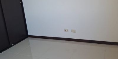 Cocina Integral,Balcón,Cuarto Útil,Zona Ropas,Ascensor,Juegos,Portería,Piscina,Salón Social,Sauna,Zonas Verdes,Gimnasio,Alcobas3,Baños2,Closets3,Parqueadero Cubierto1Horas Portería24_HORASShut De Basuras,Piso Nú,mero