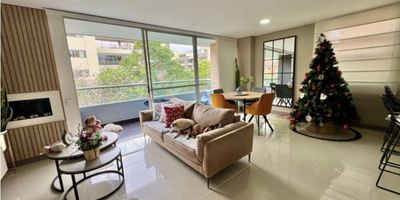 Se  Vende Apartamento en Envigado, Zúñiga 

Área 109mts.
Nivel 11

Excelente Ubicación 

Amplios Espacios Distribuidos en 3 Alcobas,3 baños, sala comedor,  cocina integral, zona de ropas,  balcón, 2 parqueaderos, cuarto útil 

Unidad cerrada, teleportería, Sauna , turco,Gimnasio, jacuzzi,Salón social, juegos infantiles, 
Estrato 5
Admón $650Mensual 
Precio $ 850Millones Negociables
