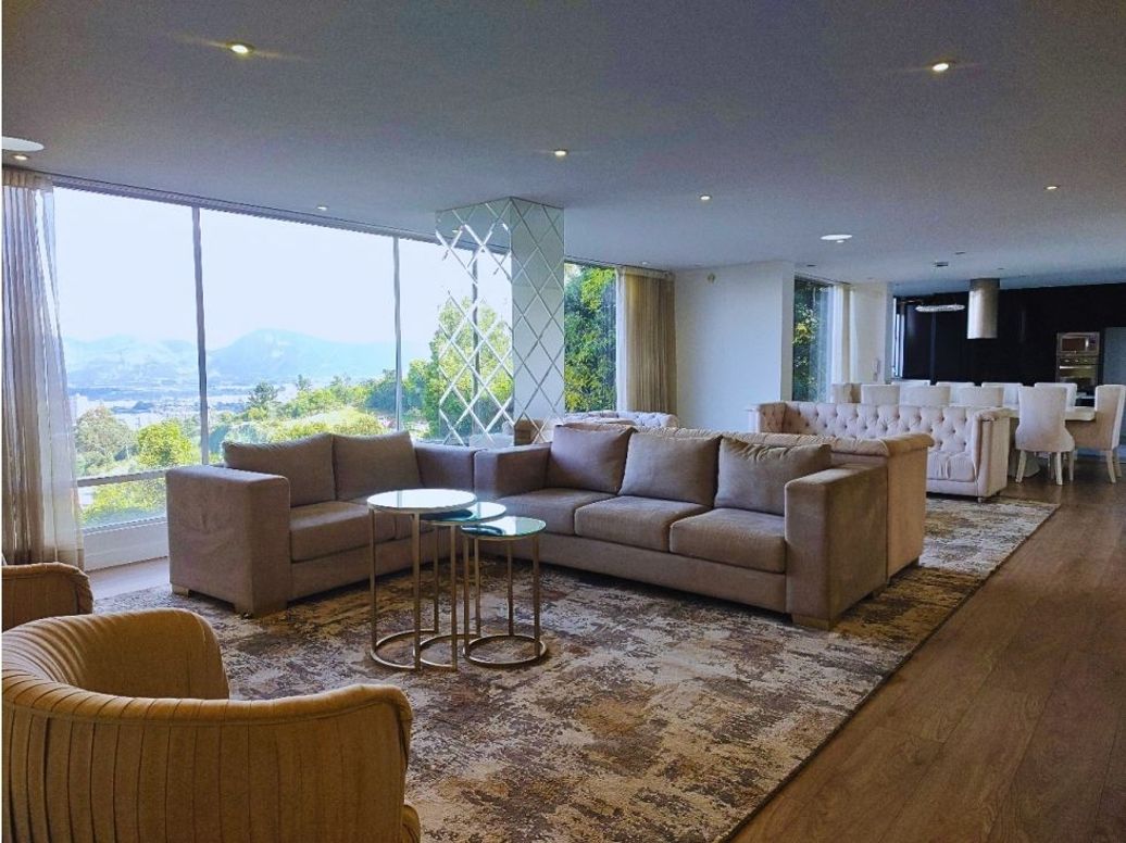 Apartamento de 4 alcobas en venta en Suba Centro, Bogotá, 297 m² · foto 2 de 20