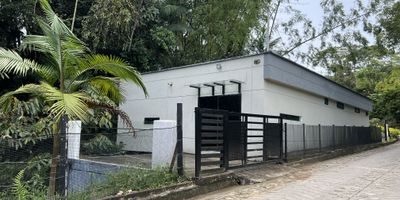 Vendo o cambio hermosa Casa finca en San Carlos Antioquía vereda Valle juelo.
150 mts construidos cada cuarto con su respectivo baño,  Y totalmente terminada 
Precio negociable.