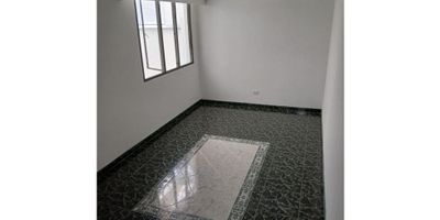 Te presentamos esta increíble oportunidad para adquirir una hermosa casa en Fusagasugá, el lugar perfecto para establecer tu hogar y disfrutar de la tranquilidad y belleza del departamento de Cundinamarca. Ubicada en una de las mejores zonas de la ciudad, esta casa cuenta con todas las características que buscas para vivir cómoda y felizmente.

Su terreno de 100 M2 te permite tener un amplio espacio para disfrutar al aire libre y darle rienda suelta a todas tus ideas de decoración para exteriores. Además, su área construida de 100 M2 se distribuye de manera inteligente para aprovechar cada rincón de la casa y brindarte una sensación de amplitud y confort en cada una de sus habitaciones.

En su interior, podrás encontrar 3 alcobas, perfectas para acomodar a toda tu familia y hacer de esta casa un verdadero hogar. Además, sus 3 baños te brindarán la comodidad y privacidad que necesitas para llevar a cabo todas tus actividades diarias sin complicaciones.

La cocina integral es uno de los puntos fuertes de esta casa, ya que cuenta con todas las comodidades necesarias para preparar tus platos favoritos de manera rápida y eficiente. El gas domiciliario es un gran beneficio en términos de ahorro y comodidad.

Pero eso no es todo, esta casa también cuenta con un garaje propio para que puedas estacionar tu vehículo de manera segura y protegida de las inclemencias del clima. También podrás disfrutar de parques cercanos, ideales para paseos en familia y actividades al aire libre.

No esperes más y aprovecha esta oportunidad única de adquirir esta casa en Fusagasugá, con todas las características que necesitas para vivir cómoda, feliz y rodeado de bellos paisajes. Contáctanos hoy mismo para más información y agendar una visita. ¡Te esperamos!
