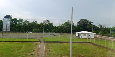 ¡Oportunidad Única! Venta de Lote en Condominio – Jamundí
Área: 150 m² (10 m de frente x 15 m de fondo)

Se vende excelente lote ubicado en un exclusivo condominio en Jamundí, con una superficie de 150 m² ideal para construir la casa de tus sueños en un entorno tranquilo, campestre y de gran valorización.

Características destacadas del lote y el condominio:
Área total: 150 m² (10 metros de frente x 15 metros de fondo)
Condominio moderno con diseño urbanístico de alta estética
Todo el cableado es subterráneo, brindando mayor seguridad y apariencia limpia
Casa modelo disponible para visualizar diseño y distribución recomendada
En la construcción se debe conservar la fachada original del proyecto
Cuenta con alcantarillado y agua potable
Administración y portería 24 horas
Amenidades del condominio:
Piscina
Zona pet
Senderos peatonales
Juegos infantiles
Cancha múltiple
Salón social de dos pisos
Parqueaderos para visitantes
Shut de basuras
Ubicación privilegiada