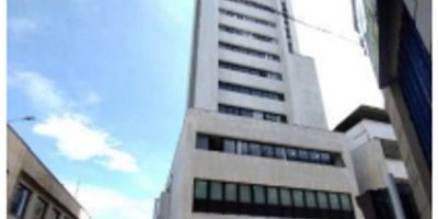 Siete locales unidos físicamente, jurídicamente independientes con destinación y uso de oficina bancaria. Cuenta con oficinas, cocina, baños, bodega y deposito. Vr Admón. $6.681.051 Vetustez 26 años.