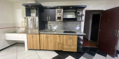 Descubre este acogedor aparta-estudio en una zona residencial con todo lo que necesitas. Con 1 habitación, sala-comedor, baño independiente, cocina a gas, closet, y zona de lavandería. Disfruta de la iluminación natural, piso en cerámica y seguridad con puerta blindada. Remodelado y listo para habitar. Cerca de colegios, supermercados, parques y transporte público. ¡No dejes pasar esta oportunidad! Contáctame para más información o agendar una visita. María Teresa Rincón Ortiz al 3012689215.
El canon de arrendamiento es libre de servicios públicos para una sola persona, si son 2 personas el canon de arrendamiento es de $1.500.000