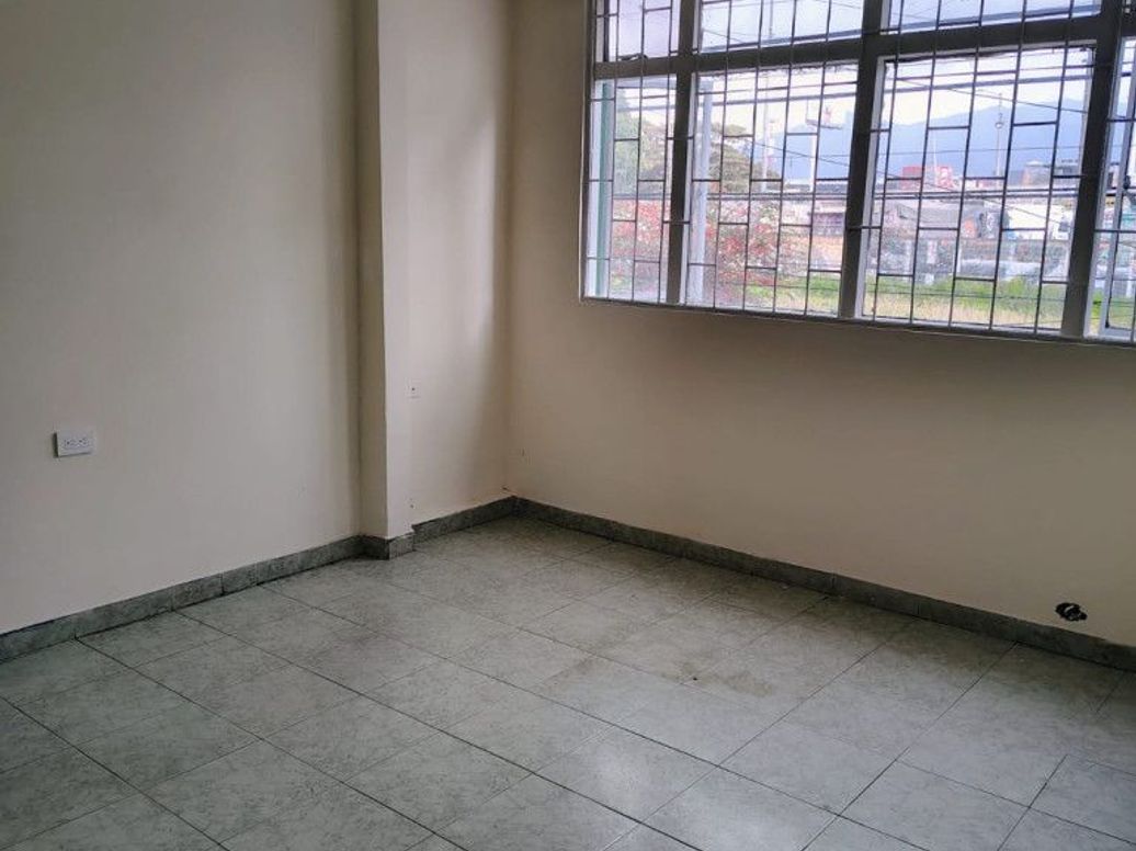 Casa de 2 alcobas en venta en Bellavista Occidental, Bogotá, 318 m² · foto 3 de 14