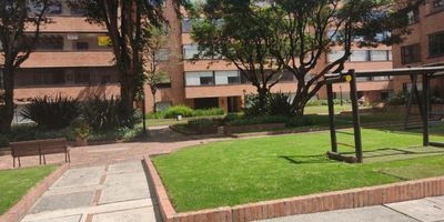 EXCELENTE APARTAMENTO PH EN MULTICENTRO A UNA CUADRA DE UNICENTRO , MUY ILUMINADO , CUATRO HABITACIONES CON TERRAZA EN LA HABITACIÓN PRINCIPAL , TRES NIVELES , CON PARQUES PRIVADOS SECTOR TRANQUILO Y CON BUENA SEGURIDAD INF ANA MARIA PLAZAS