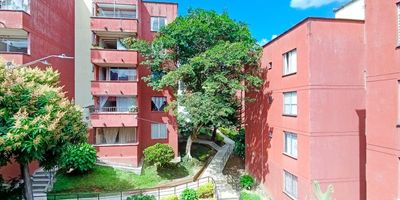 Te presentamos un excelente y confortable apartamento ubicado en el sector San Javier. Te ofrece esta propiedad que brinda amplio espacio, contando con 91 metros cuadrados aproximados.Este hogar es ideal para ti y tu familia, permitiéndote crecimiento y tranquilidad, ya que posee 3 alcobas, 1  alcoba de servicio, sala comedor, cocina integral con red, 2 baños, y parqueadero cubierto, entre otras comodidades.