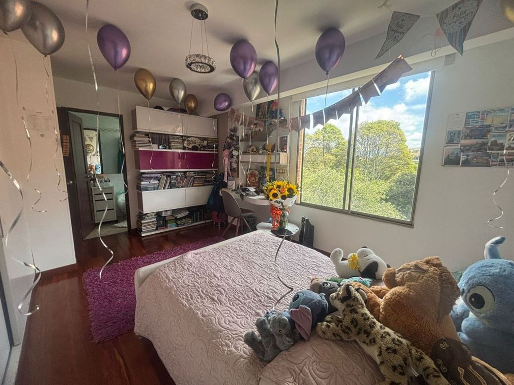 Apartamento de 4 alcobas en venta en Santa Barbara Central, Bogotá, 352 m² · foto 6 de 20