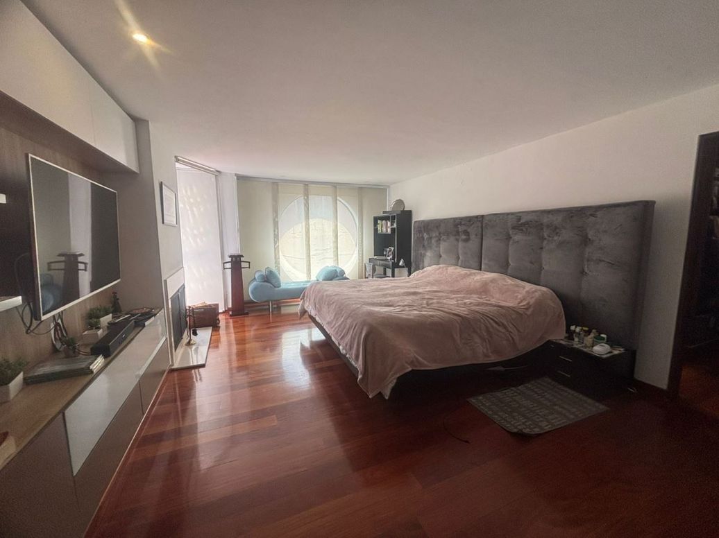 Apartamento de 4 alcobas en venta en Santa Barbara Central, Bogotá, 352 m² · foto 10 de 20