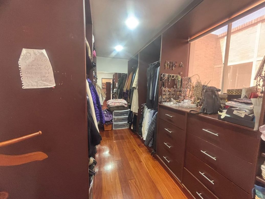 Apartamento de 4 alcobas en venta en Santa Barbara Central, Bogotá, 352 m² · foto 11 de 20