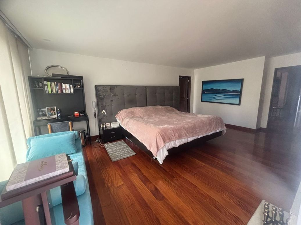 Apartamento de 4 alcobas en venta en Santa Barbara Central, Bogotá, 352 m² · foto 12 de 20