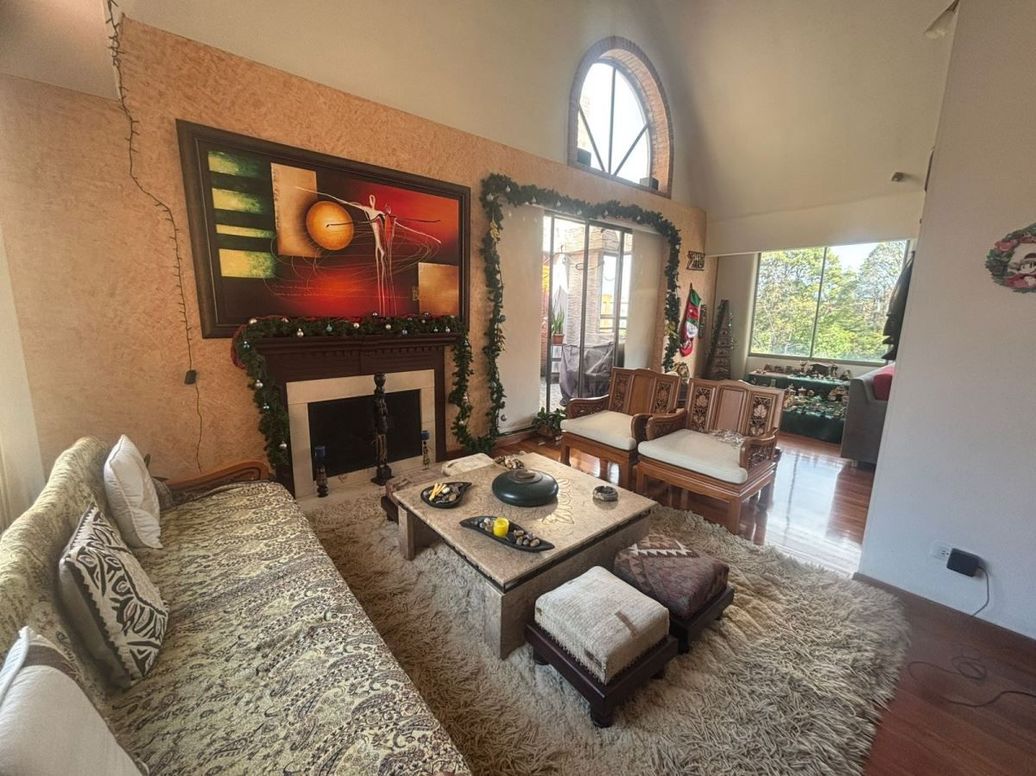 Apartamento de 4 alcobas en venta en Santa Barbara Central, Bogotá, 352 m² · foto 3 de 20