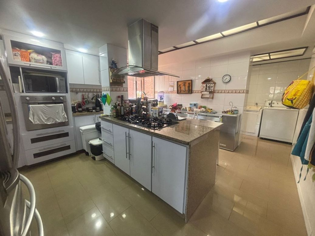 Apartamento de 4 alcobas en venta en Santa Barbara Central, Bogotá, 352 m² · foto 15 de 20