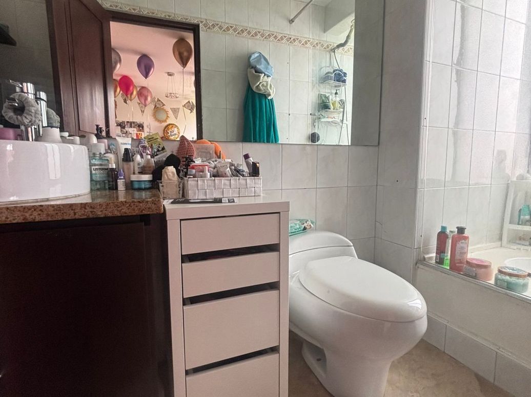 Apartamento de 4 alcobas en venta en Santa Barbara Central, Bogotá, 352 m² · foto 19 de 20