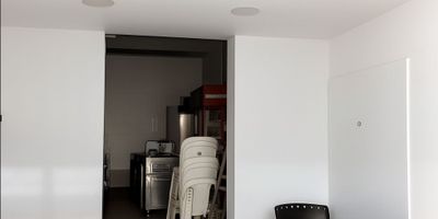 Local comercial en renta ubicado en Sabaneta en el sector Aves María.

Ideal para comercio, servicios o atención al público gracias a su excelente flujo peatonal y estratégica ubicación.
