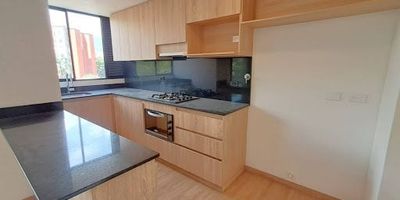 COD 1334
Arriendo apartamento en Belén San Benardo. 
$4.600.000
3 alcobas 
1 Vestier 
2 closet 
3 baños 
100 mt2
Sala-comedor 
Cocina integral 
Zona de ropas 
Balcón. 
Parqueadero cubierto 
Cuarto útil 
Piscina, turco, sauna, Gym, juegos infantiles, zona de mascotas, salón social. 