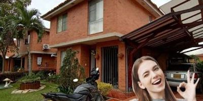 ALQUILO EXCELENTE APARTAMENTO AL SUR DE CALI EN EL CASTILLO.  KILOMETRO 21 VIA CALI JAMUNDI CR LA PRADERA CASA 60. COD 1638. Excelente ubicación. Cerca de vía principal, cerca de colegios y universidades, cerca de supermercados y centros comerciales Consta de sala con fuente de agua, sala exterior, 3 alcobas con closet, alcoba principal con baño privado y balcón, baño social, baño entre alcobas, estudio, sala de tv, cocina integral a gas, zona de oficios, patio, calentador a gas, citofono, piscina, sauna, parque infantil, salón comunal, gimnasio, cancha múltiple, zona BBQ, zonas verdes, parqueadero, portería y vigilancia 24 horas. $2.700.000 Administración incluida.