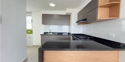 ¡Vive con estilo y comodidad en Villa Campestre! 

Se arrienda apartamento en piso alto, con una vista panorámica, amplios espacios, excelente iluminación natural y ventilación 

Cuenta con:


 
 3 habitaciones (principal con baño privado)
 
 
 1 baño auxiliar + 1 baño social
 
 
  Estudio
 
 
 Cocina abierta tipo americano
 
 
 Área de labores
 
 
 Cuarto y baño de servicio
 
 
  Parqueadero cubierto en sótano
 
 
 Aires acondicionados en sala y habitaciones
 


El conjunto residencial ofrece:


 
 Piscina para adultos y niños
 
 
 Cancha múltiple
 
 
 Parque infantil
 
 
 Salón social
 
 
 Gimnasio totalmente dotado
 
 
 Parqueadero de visitantes
 
 
 Valor del canon es más la administración 
 


?Ubicación privilegiada en Villa Campestre, cerca de centros comerciales, supermercados, colegios, parques y el corredor universitario.

¡Ideal para disfrutar en familia o como inversión! Contáctanos para agendar tu visita
