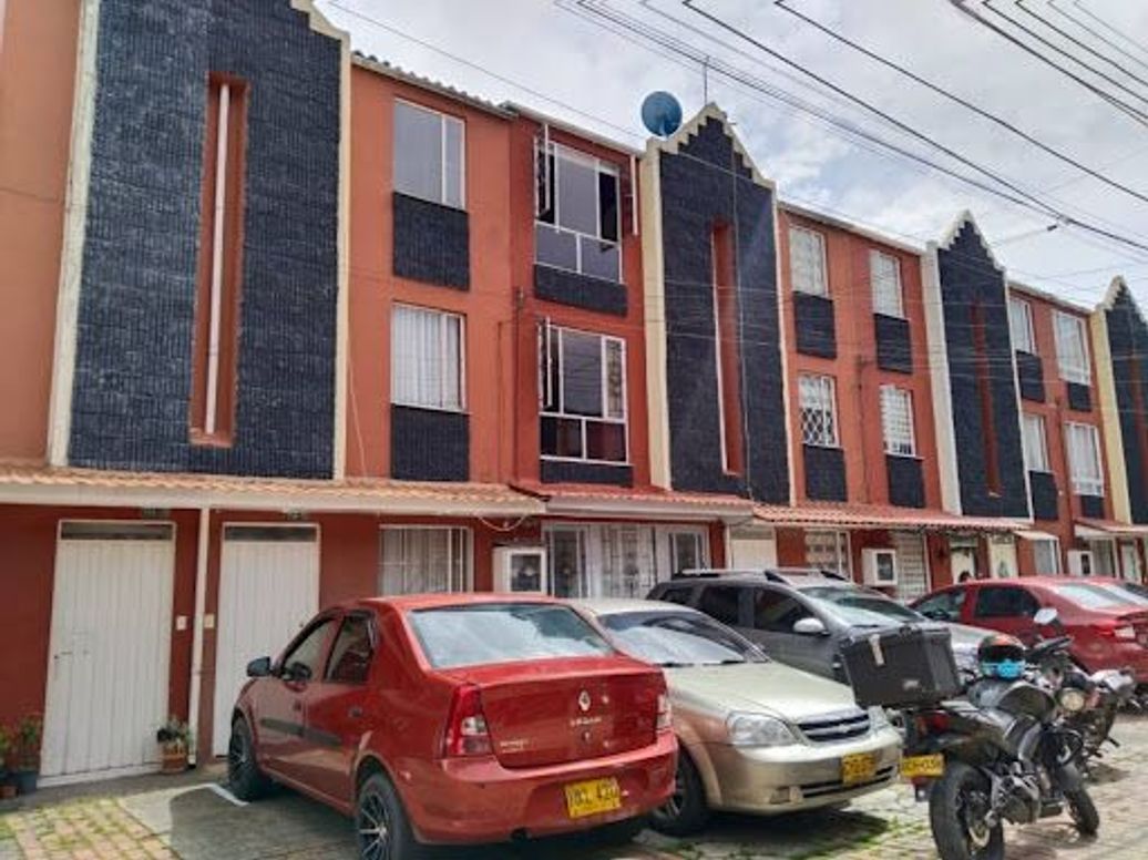 Casa de 4 alcobas en venta en Villas De Granada, Bogotá, 126 m² · foto 2 de 17