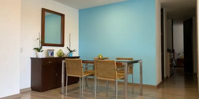 Para mayor información escribanos vía WhatsApp y uno de nuestros agentes inmobiliarios te atenderá.
Apartamento en venta en el barrio Cedritos, ciento dos metros cuadrados de área construida, vista exterior, ubicado en el piso cuarto, sala comedor en un ambiente, tres amplias habitaciones, estudio, dos balcones, tres baños, gimnasio, parque infantil, terraza comunal, cerca a centros comerciales y vías principales de la ciudad.
