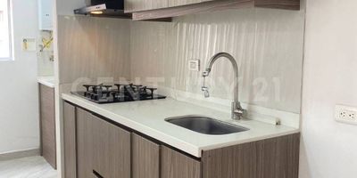 Apartamento en venta en Bello, excelente oportunidad en la prestigiosa Urbanización Mediterránea de Bello. Este apartamento ofrece una combinación ideal de confort, modernidad y una ubicación estratégica con acceso directo a una amplia gama de servicios y comodidades.
Este apartamento de tres habitaciones, cada una equipada con closet, diseñado y pensando para la comodidad y privacidad de sus residentes, cuenta con dos baños completos, cocina integral es un espacio moderno y funcional, cuenta con calentador de agua caliente, la sala-comedor, es un espacio integrado y luminoso, se extiende hacia el balcón.
La propiedad incluye parqueadero privado.
La Urbanización Mediterránea se distingue por sus completas y modernas amenidades, diseñadas para mejorar su calidad de vida: Piscina, turco, sauna, gimnasio, cancha de futbol, salón social, conexión directa con el centro comercial Fabricato, vigilancia 24h, ingreso por reconocimiento facial.
Estrato 3