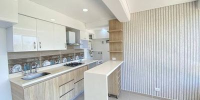 Sala-comedor, 3 alcobas, 2 closet, 1 vestier, cocina integral, balcon con vista panoramica , zona de ropas, red de gas, calentador,1 parqueadero de carro , cuarto util. 65 MT2Zonas comunes Piscinas , parque infantil , gymnacio  salon social etc  , cerca al centro comercial  aves maria y vias principales  , vigilancia y porteria 24 horas, para mas informacion comunicarse con la asesor YONATAN ARISTIZABAL 3045335855