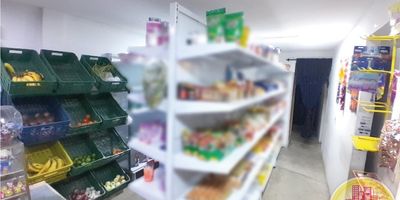 Código: 5896. 1° Piso en edificacion de 4 pisos. Acceso al inmueble: Directo a la vía. Local cuenta con baño, cocineta y patio.