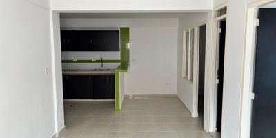 Excelente apartamento en Ciudad 2.000, cuenta con parqueo para motocicleta  