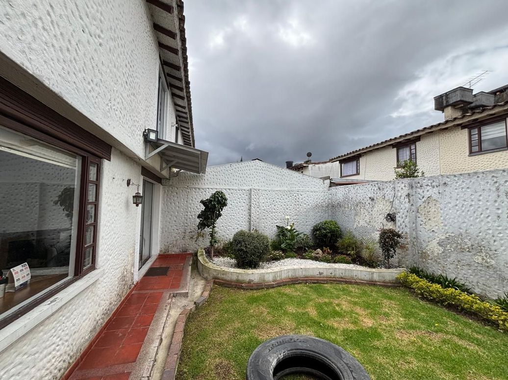 Casa de 4 alcobas en venta en Predio Caldas, Bogotá, 140 m² · foto 2 de 13