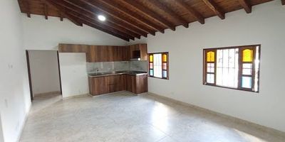 CASA CAMPESTRE EN ARRIENDO. Te presentamos esta excelente propiedad la cual cuenta con 100 m2 de área construida, totalmente nueva, un lote de 800 m2 de área, 3 habitaciones con closet, 2 baños completos, cocina integral, sala comedor amplia, zona de ropas, excelente propiedad para vivir en el campo con todas las comodidades de la ciudad muy cerca al área urbana del municipio de Rionegro en la vereda Abreo. 
¡aprovecha esta gran oportunidad de vivir rodeado de naturaleza en una de las mejores zonas del municipio de Rionegro Antioquia!
código: 893-4259