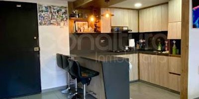 472-8457 Conaltura Inmobiliaria ofrece apartamento en venta  en bello sector amazonia, cuenta con 2 alcobas, 2 baños, estudio, 2 closet, 1 balcón ,  zona de ropas, cocina integral, parqueadero sencillo y cuarto útil . Ubicado en unidad cerrada con portería 24 horas. Ubicado en conjunto cerrado con 2 ascensores, circuito cerrado, portería vigilancia, cancha de futbol, gimnasio, juegos infantiles, salón social, shut de basuras, solárium, parqueadero visitantes, vista panorámica, zonas verdes. zonas húmedas pendientes por entregar. cerca al hospital mental de bello, politécnico Jaime Isaza de bello, tienda metro 5 sur, con buenas rutas de transporte público.