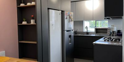 Se  Vende Apartamento en .Belen, loma de los Bernal 

Área 67 mts2 
Nivel 5

Vista panorámica 

Amplios Espacios Distribuidos en 3  Alcobas,2 baños, sala comedor,  cocina integral, zona de ropas,  balcón,  parqueadero, Cuarto Util 

Unidad cerrada, vigilancia 24 horas, jacuzzi, Spa, Turco, Salón social, juegos infantiles, zonas verdes 
Estrato 5
Precio $ 460 Millones Negociables