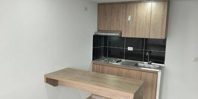 Se arrienda espectacular apartamento en el sector de Salitre, 52 mts cuenta con 2 habitaciones con closet, 2 baños totalmente terminados, sala comedor con vista, cocina integral con gas natural, zona de lavanderia, pisos en ceramica, No cuenta con parqueadero propio. El edificio cuenta con parque infantil, salon social, coworking, gym y parqueaderos comunales. Excelente ubicacion cerca de vias principales y facil acceso a transporte publico