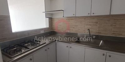 Arriendo apartamento en el sector de buenos aires, cuenta con un área aproximada de 60mt², 3 alcobas, 1 closet, 2 baños, sala comedor, cocina integral, red de gas, y zona de ropas. Información sujeta a cambios. Las imágenes de muebles, enseres, decoración y demás elementos son una referencia. Arrienda Activos y Bienes, Inmobiliaria experta en administración, arrendamiento y venta de apartamentos, casas, locales, bodegas y oficinas en el Oriente Antioqueño, Medellín y toda el área Metropolitana.