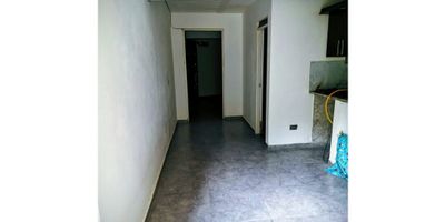 Apartaestudio ubicado en la Asomadera, a pocos metro de la autopista Medellin - san jeronimo 

Consta con cocina, sala comedor, alcoba independiente con closet, no tiene red de gas por lo cual se debe usar pipeta, zonas verdes, lugar tranquilo y campestre 

Cuenta con tiendas, panaderias, mercados y buen comercio en el sector
