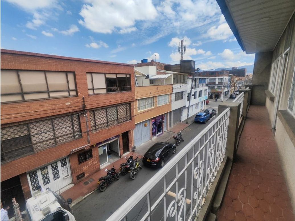 Casa de 7 alcobas en arriendo en Olaya, Bogotá, 377 m² · foto 7 de 20