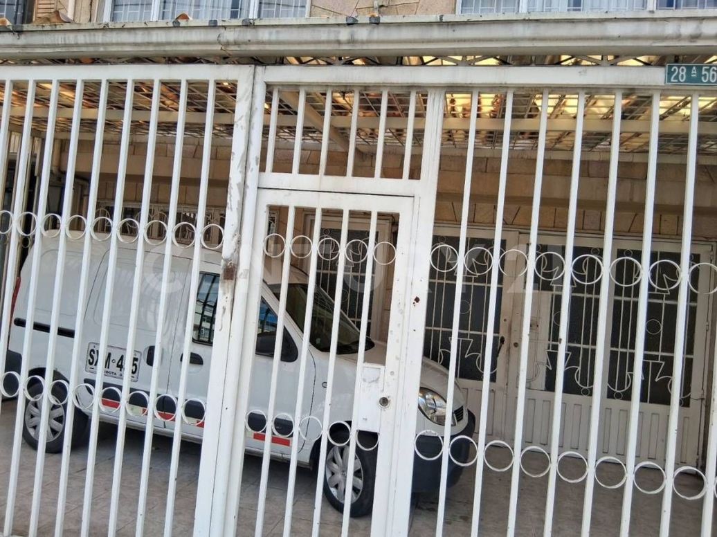 Casa de 5 alcobas en venta en Santa Isabel, Bogotá, 506 m² · foto 3 de 14