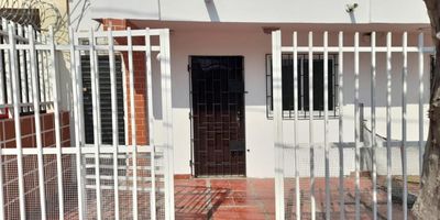 Apartaestudio ubicado cerca de colegios, centros comerciales, tiendas, etc.
Servicios públicos de estrato 4. 