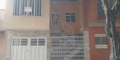 hermoso apto amplio, ventilado muy iluminado ideal para familia, con una ubicación  central, con proximidad a paradero del mio.