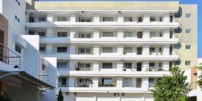 vetustez 4 años, Sala, comedor, estudio, 2 baños, 2 habitaciones, cocina, zona de ropas, 2 balcones,