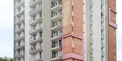 Sala, Comedor, 3 Baños,  Estar, 3 Habitaciones, Cocina, Patio Interior, 3 Balcones, Garaje, Deposito